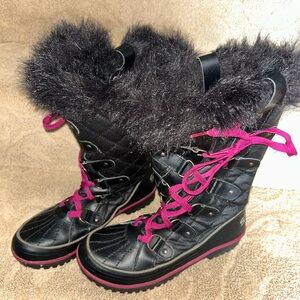 Stylish Black and Pink Women’s Sorel Winter Boots Size 8.5